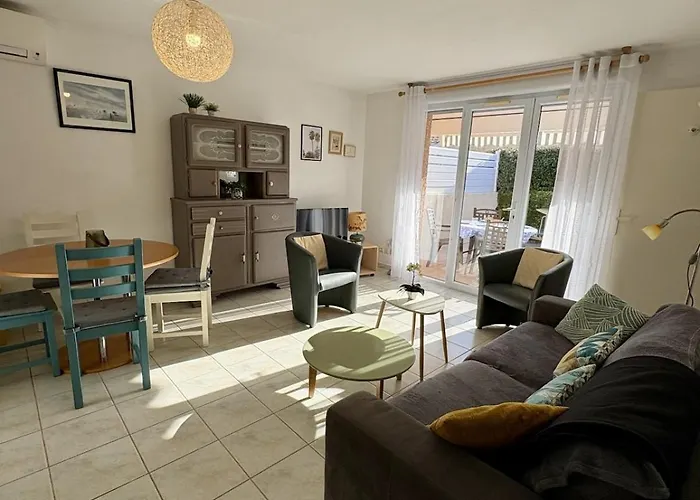 Pavillon Avec Piscine A Deux Pas De La Holiday home Gruissan