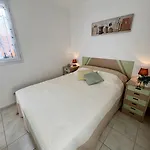 Pavillon Avec Piscine A Deux Pas De La